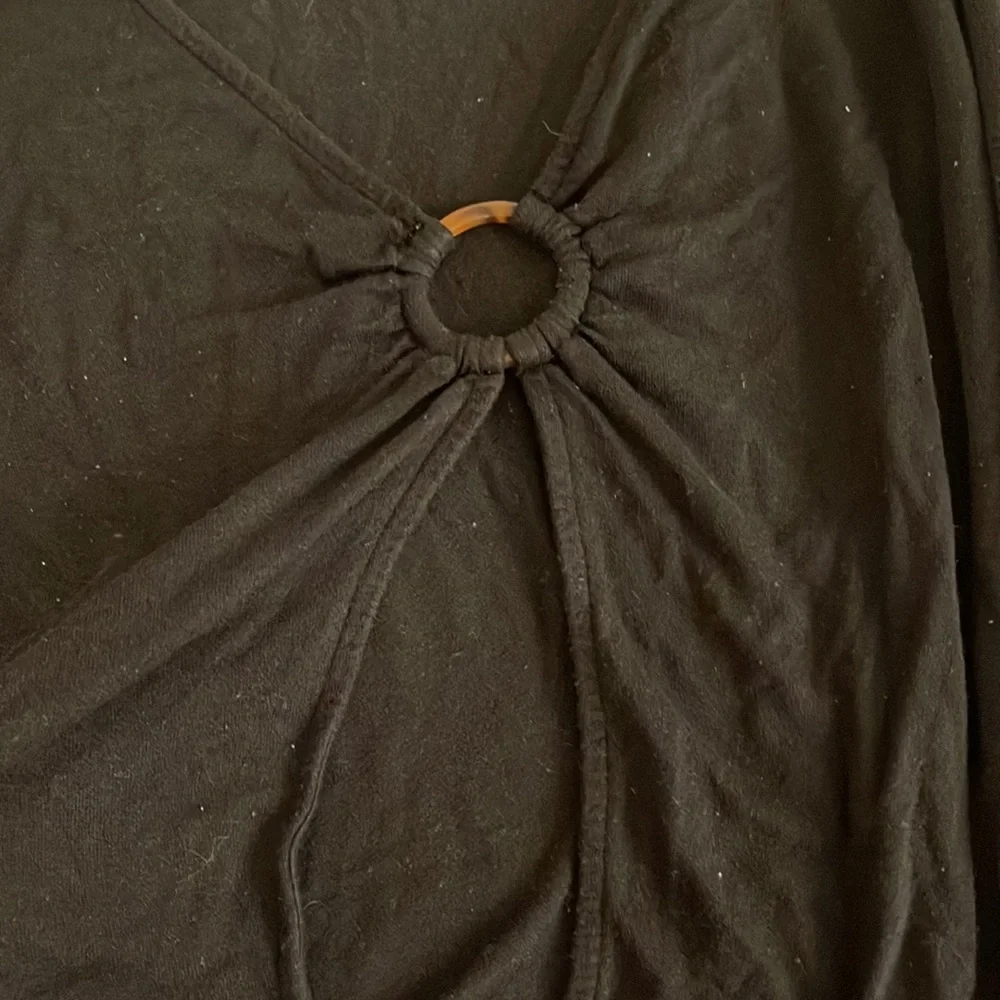 Keyhole long sleeve - Picture 3 of 3